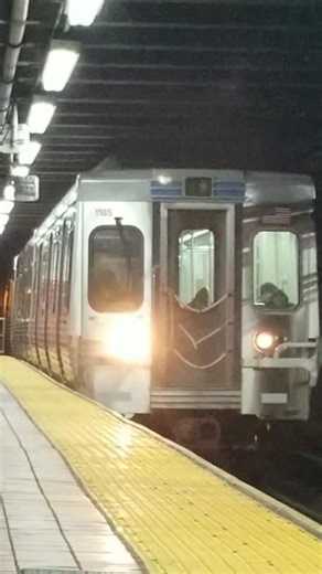 Eastbound SEPTA MFL [L] train to Frankford Transportation Center entering 40th Street Station🟦