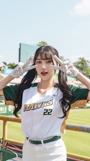 ɪʟɪ 一粒 | 終於又可以跟大家一起在球場應援了 晚點見💚💚 | Instagram