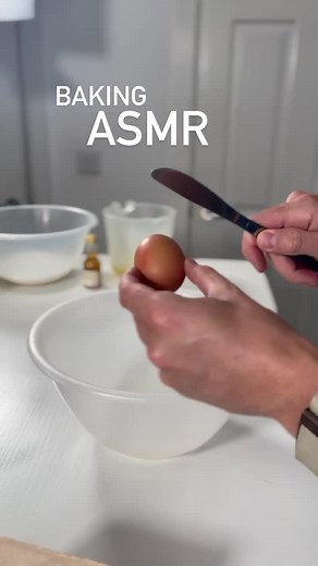 SOUND ON 🔉 Where are all you ASMR lovers? Thought we’d make a Baking Edition for ya 🍰🥚🍫 Enjoy 😉 #cakes #asmr #baking #bakingasmr #asmrcommunity #cake #cakedecorating #bakinglife