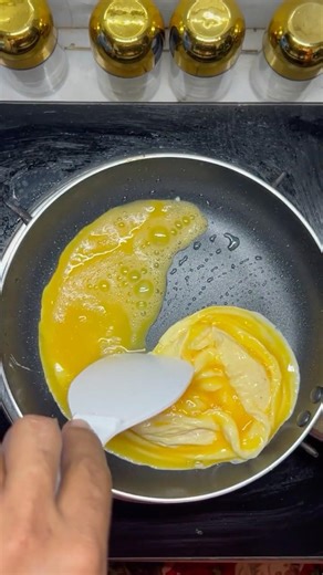 Simple step Basic Omelette 👌👌👌 #trendingvideo #viralvideo #viral #omelette #shorts #fyp