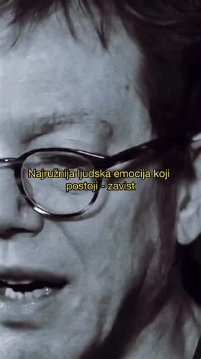 Kontrast izdavaštvo on Instagram: "Grin je objavio sedam knjiga i najzabranjeniji je autor u zatvorima u Sjedinjenim Državama. Mnoge zatvorske ustanove zabranjuju njegove knjige kao meru sigurnosti. Njegova prva knjiga, 48 zakona moći, objavljena 1998. godine, predstavlja vodič za svakoga ko želi moć, posmatra moć ili želi da se zaštiti od moći. Zakoni su izvedeni iz života stratega i istorijskih ličnosti kao što su Nikolo Makijaveli, Sun Cu, Hajle Selasije I, Karl fon Klauzevic, kraljica Eliza