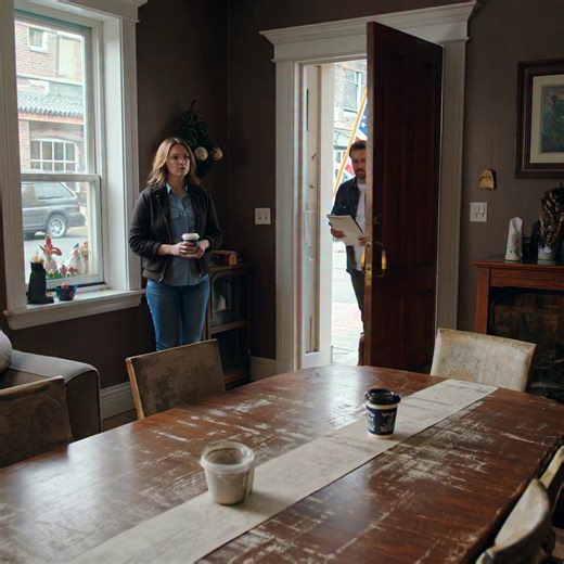 She Gave My Parents’ House Keys to Her Ex… Then the Paperwork Hit the Table While I Was Working In Hong Kong, My Wife Handed The Keys To The Brooklyn Brownstone I Inherited From My Parents To Her Ex—Without Realizing I’d Already Taken Steps To Protect The Property. When He Showed Up Thinking He Could Move Right In… The Door Didn’t Open The Way He Expected. I was twelve time zones away under harsh airport lights when my phone lit up at 2:14 a.m. No warning. No “can we talk?” Just a photo—my paren