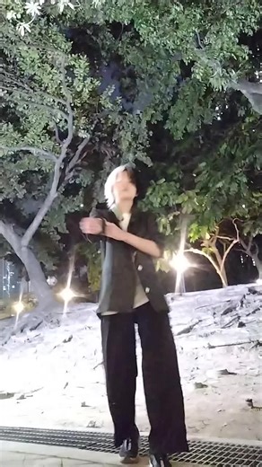 Captivating Windbreaker Cosplay Featuring Sakuraharuka