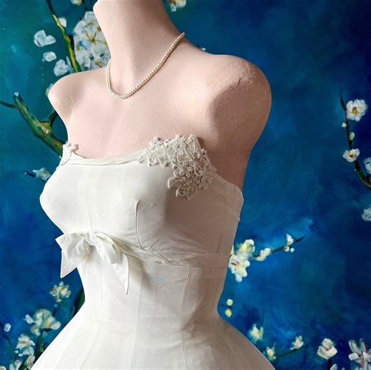 1950s Sexy Pinup Princess Bride Cream Wedding Gown Gunne Sax Vibe Laura Ashley Style Dress Corset Top Bow XS by Priscilla of Boston
