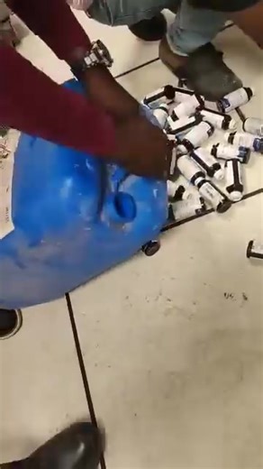 Ipapo Mudzimu unenge wadambura mbereko Zimbabwe Revenue Authority (ZIMRA) officers intercepted approximately 800 bottles of BronCleer cough syrup in the Malume Zone at Beitbridge Border Post. #GetThePicture | Zimpapers TV Network