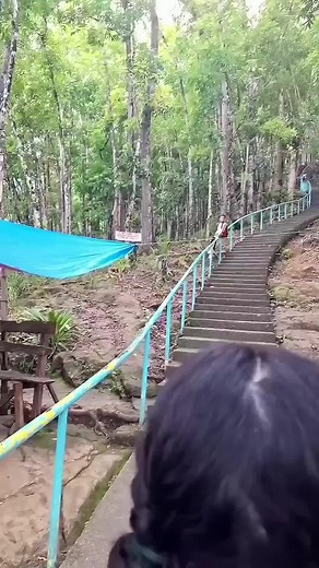 Melewati 2000 Anak Tangga: Trik Menarik di Bukit
