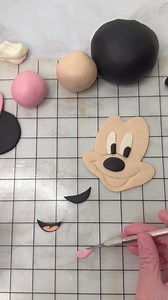 454K views · 12K reactions | Minnie Mouse 2D fondant character tutorial. #minniemouse #fondant #pinkcake #cake #cakedecorating #cakevideo #fondanttopper #pinkcake #minniemousecake #tutorial #fondanttutorial | Angie's Cake's Bakery, LLC | Facebook