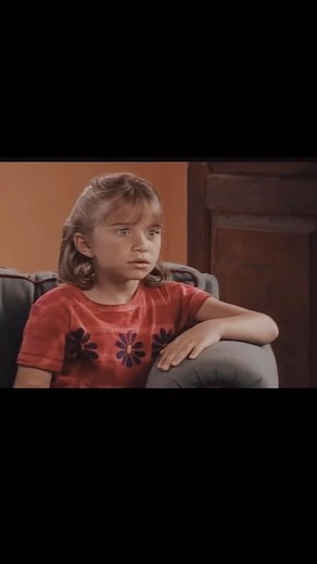 💕Oʟsᴇɴ Tᴡɪɴs Fᴀɴ 💕 on Instagram: "you’re invited to Mary-Kate and Ashley’s Hawaiian beach party bloopers 😂😂 Ashley and Mary-Kate Olsen follow me @olsenfansmka for more tags: #ashleyolsen #marykateolsen #olsentwins #bloopers #marykateandashley #marykateandashleyolsen #michelletanner #fullhouse #olsensisters #twinsisters #olsenfamily #olsenfansmka #mka #mkao #mkaolsen"