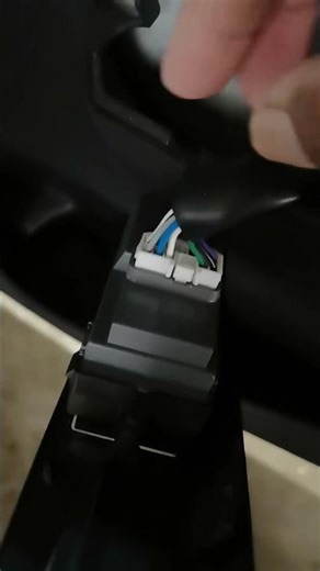 Ternyata mudah!!! Melepas socket power Windows Toyota agya