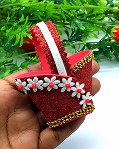 19K views · 774 reactions | Indulge in creative basket making with paper, crafting chic hanging wall storage baskets. Design unique items like a toilet tissue basket, waste paper bin, and woven paper basket. #diy #decor #crafts | Origami Art & Crafts | Facebook