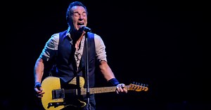 Watch Bruce Springsteen Condemn Trump's 'Muslim Ban' At Adelaide Show