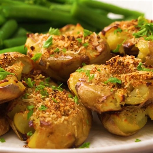 FULL recipe here >> https://www.melissassouthernstylekitchen.com/parmesan-smashed-potatoes/ These Parmesan Smashed Potatoes are crispy, buttery, and loaded with cheesy goodness. | Melissa's Southern Style Kitchen