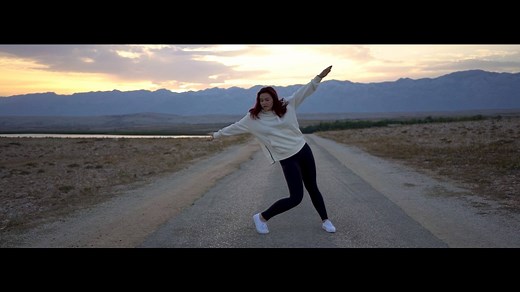 Den Song 'Eye Of The Tiger' kennt ihr wohl alle.😋 Jetzt gibt es ein sommerliches Remake von Chris Meid, das sich bestens für laue Sommernächte eignet.☀ Hier geht's zum ganzen Video ►https://youtu.be/DxO4r0lRT7s | Warner Music Germany