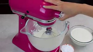 40K views · 1K reactions | The recipe makes the best stabilized whipped cream frosting with cream cheese. It's the perfect frosting if you don't like your frosting too sweet! It’s a great topping for cakes, cupcakes, pies, cookies and even ice cream!! The recipe can also be found here: https://chelsweets.com/2020/06/11/whipped-cream-frosting-with-cream-cheese/ | Chelsweets | Facebook
