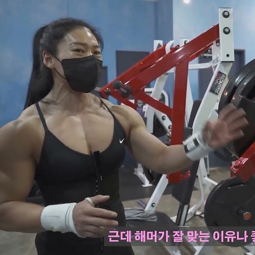 Why This Pro Bodybuilder Loves Hammer Strength Machines!