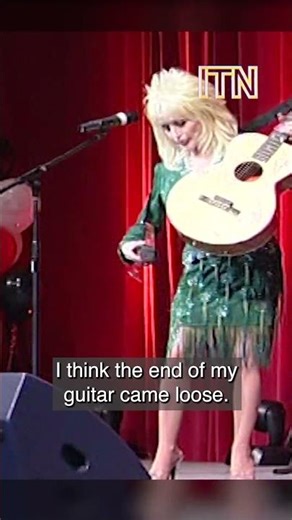 Dolly Parton Drops her Guitar (2007)