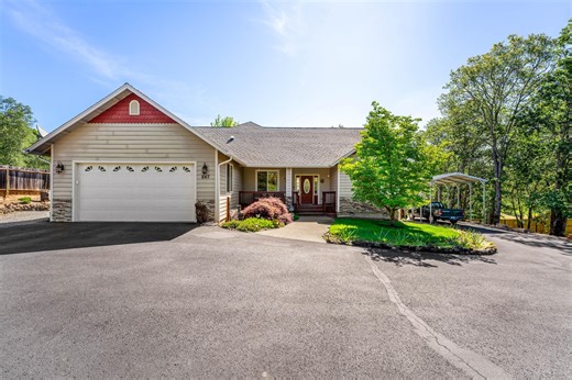 847 Three Pines Rd, Grants Pass, OR 97526 - MLS 220221162 - Coldwell Banker