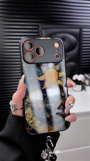🪐 ¡Funda de arte celestial para tu iPhone! 🌟 Diseño de vitral con sol, luna y estrellas, perfecta para quienes aman lo místico y único. Protege tu celular con estilo ✨ #FundaDeCelular #FundaParaiPhone #ArteCelestial #EstiloMistico#TikTokMexico
