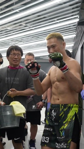 一撃必殺のゴールデンライトが炸裂💥 #高木凌#RIZIN #RIZIN53