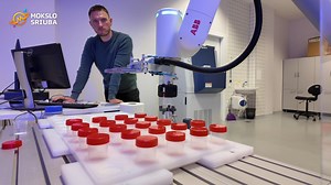 Vilniuje FTMC kuriama pirmoji autonominė medžiagų mokslo laboratorija Baltijos šalyse! Robotinė ranka ir visa įranga dieną naktį atliks eksperimentus ir ieškos geriausių derinių naujoms medžiagoms atrasti 🧪🦾. Nuoroda komentaruose. | Mokslo sriuba