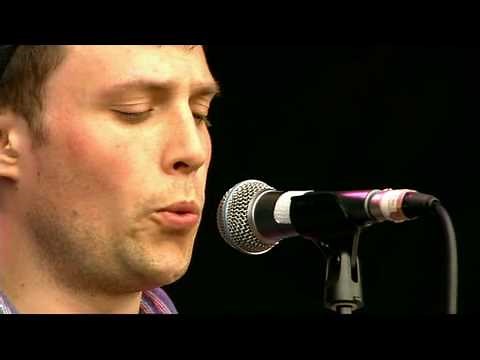 The Maccabees - Toothpaste Kisses (Glastonbury 26-6-2009)