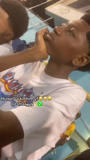 Dwg hungry yf😂😂😂#fyp #foryoupage #jamaicantiktok🇯🇲viral #facebwoykid💫✅ #hungrymanisahangryman