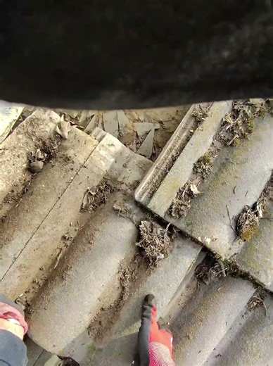 How to clean a dirty side wall flashing on any tile roof repair the easy way - SOLVED #frechieroofer