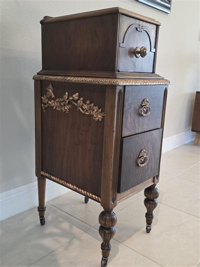 Antique Mahogany Accent Table / Nightstand – Decorative Applique Detail – on Casters - Etsy