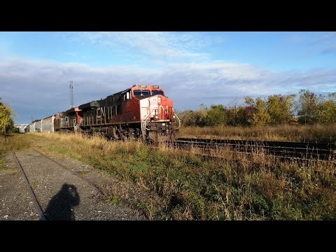 Dual Freights on Thanksgiving Day (CN 421 & 422 through Merritton)