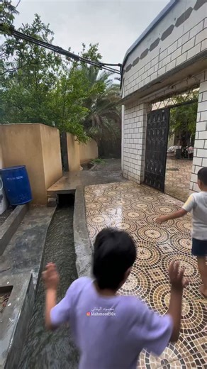 ‎محمود الهنائي‎ on Instagram‎: "ما اجمل حياة الريف بالمطر 🌧️ #حياة_ريفية🌱✨ #سلطنة_عمان🇴🇲 #مطر_ريف_طبيعه_اسرخاء_صور_صوري #بهلاء_محافظة_الداخليه"‎