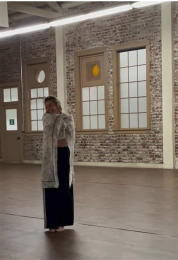 Margot Robbie rehearsing the iconic dance from the movie Babylon. Video taken in 2021. Video credit: the incredible Kara Mack #margotrobbie #babylonmovie #wutheringheights #fyp #dance