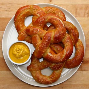 Homemade Soft Pretzels FULL RECIPE: http://bzfd.it/2hvY6Jm SAVE IT ON OUR APP (iOS only): http://tstyapp.com/m/cPhco5vrlF | Tasty Junior