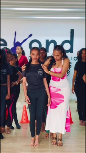 Unique Modeling School Registration: Call 0947552222 to Join