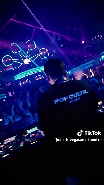 Wild night in Singapore 🇸🇬 #electronicmusic #dimitrivegasandlikemike #singapore