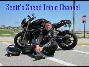 Setting the clock and the shift indicator light on the Triumph Speed Triple 1200RS.