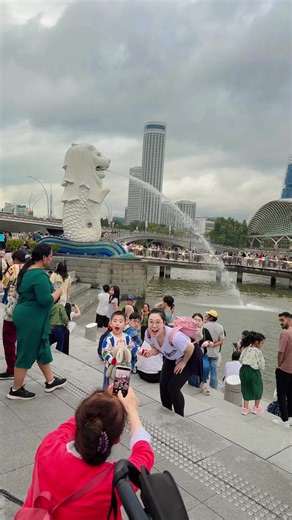 Experience the Stunning Night Lights of Singapore