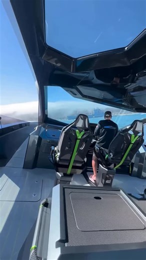 MAN Engines | Marine on Instagram: "The Tecnomar for Lamborghini 63 equipped with twin MAN V12s performing a tight turn at 48 knots! #manengines #tecnomaryachts #lamborghini #poweredbyman"