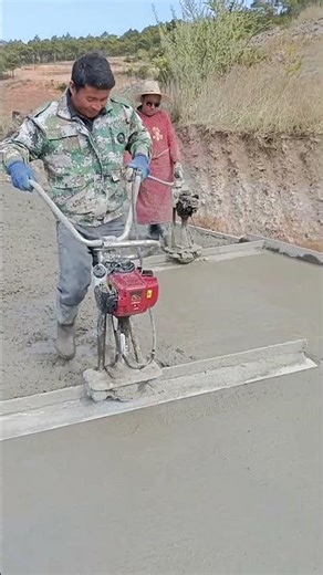 Vibratory Screed Operation | Leveling and Compaction Method