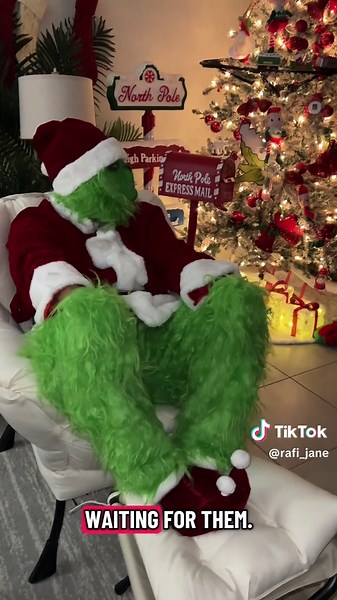 This costume is sooo awesome!! Man I love this holiday! I’m so ready to greet my kids like this every morning to get the holidays cheers up! #holiday #christmas #gifts #costume #holidayfun