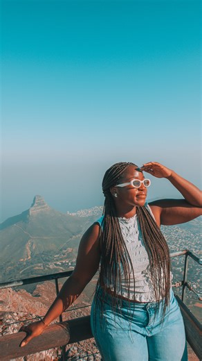 Abena† Travel + UK living on Instagram: "🇿🇦Things to do in Cape Town! Just got back and can respect that this city is such a vibe🥳 Currently summer - the best time to visit and explore! 🐧 Boulders Beach: Swim alongside African penguins in their natural habitat. The cutest day trip - I just got an uber there and back. You have to pay to enter the boardwalk area but that same ticket gives you access to Foxy Beach next door - clamber round the Boulders and you can be on the same beach as them (