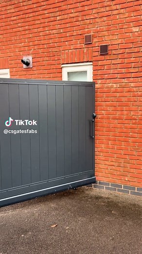 Modern Cantilever Sliding Gate Design for Driveways