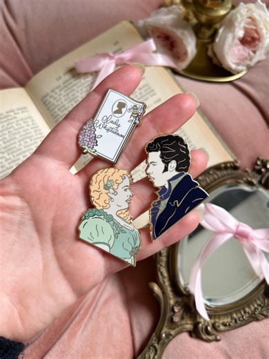 Lady Whistledown Pins - Etsy Canada