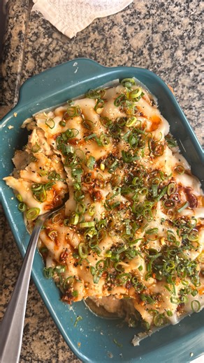 Nicole khouri ✸ Comida de Gente 🍅 | guioza de travessa ou lasanha de guioza 😼 super hiper mega blaster, mais um desejo realizado 💅 | Instagram