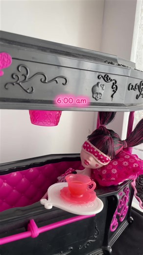 Rutina matutina de Draculaura en Monster High