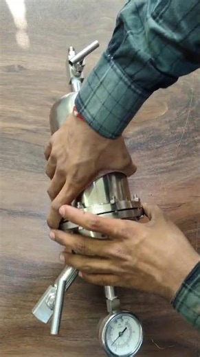 Manufacturer of Gas sampling and liquid cylinder ( sampling bomb Flange type ) in India 9967282110