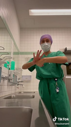 Chirurgische Händedesinfektion im OP: Anleitung & Tipps