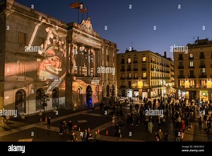 A large group of people contemplating the digital Nativity Scenes during Christmas eve 2022. The Barcelona City Council, led by Mayor Ada Colau, has done a "video mapping" projected on the facade of the City Hall in Plaza de Sant Jaume that represents various traditional Christmas scenes in Catalonia Stock Photo - Alamy