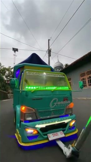 Truck driver behavior🥵☝🏻 #nemahminiaturofficial