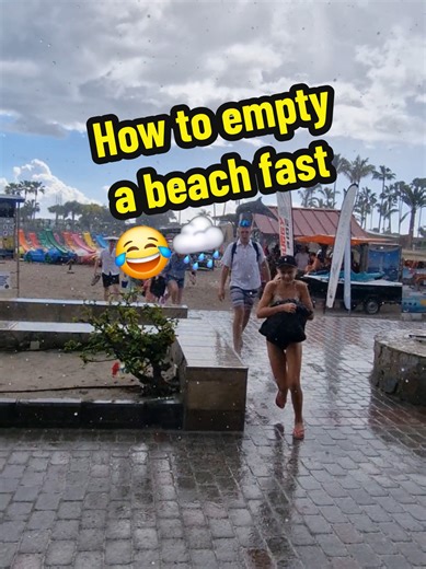 ive never seen a beach empty this fast before 😂🌧 #fyp #grancanaria #anfidelmar #rain #january2026