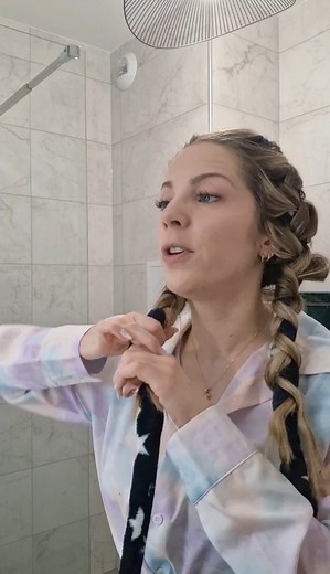 37K views · 510 reactions | BOUCLES SANS CHALEUR  Vous en pensez quoi??!! #cheveuxlongs #coiffure #heatlesscurls #tutocoiffure #coiffurefemme | poppy_hairstyles | Facebook